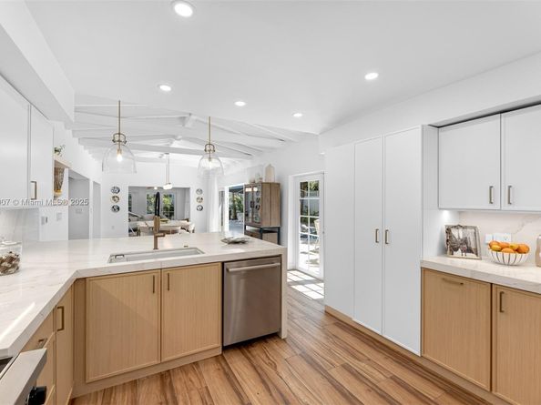 200 W Mcintyre St, Key Biscayne FL 33149