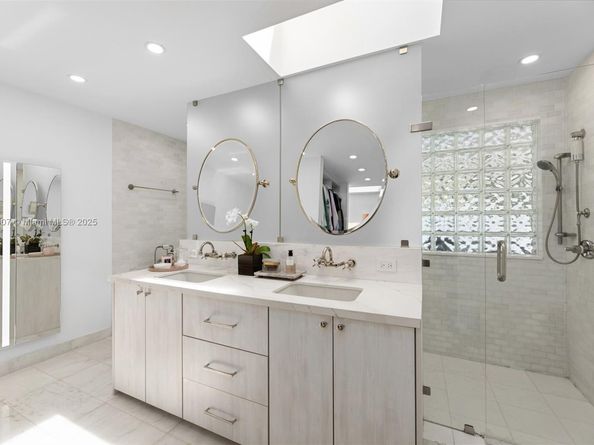 200 W Mcintyre St, Key Biscayne FL 33149