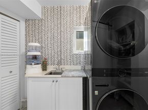 200 W Mcintyre St, Key Biscayne FL 33149