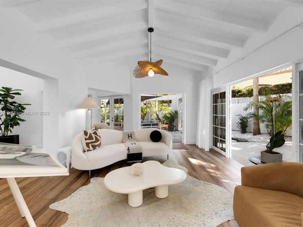 200 W Mcintyre St, Key Biscayne FL 33149