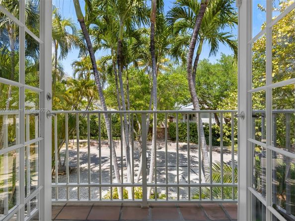 200 W Mcintyre St, Key Biscayne FL 33149
