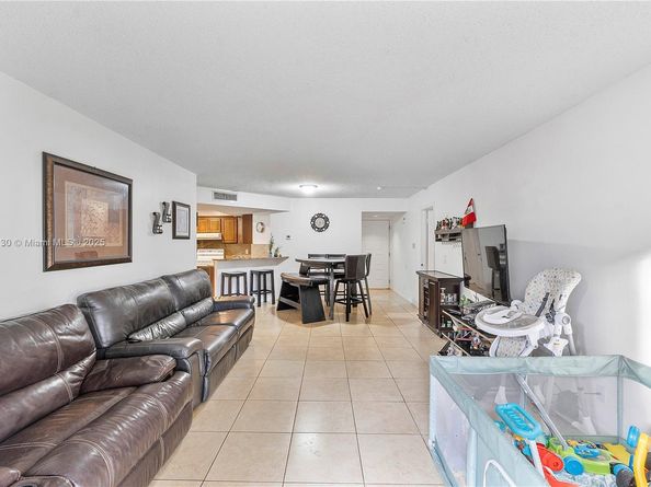8761 Wiles Rd 206, Coral Springs FL 33067