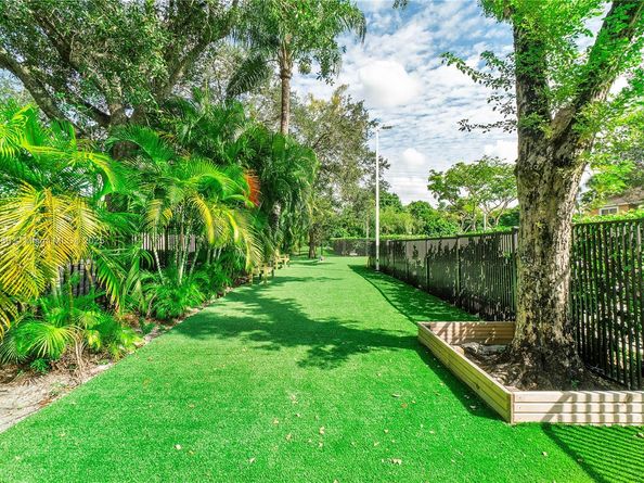8761 Wiles Rd 206, Coral Springs FL 33067