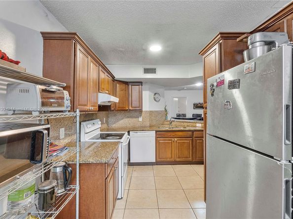8761 Wiles Rd 206, Coral Springs FL 33067
