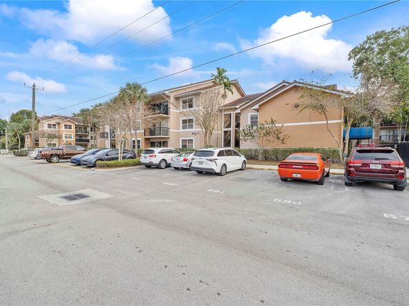 8761 Wiles Rd 206, Coral Springs FL 33067