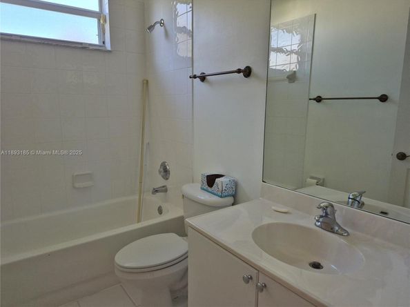 2902 Augusta Dr, Homestead FL 33035