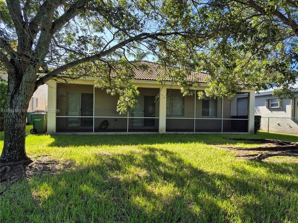 2902 Augusta Dr, Homestead FL 33035