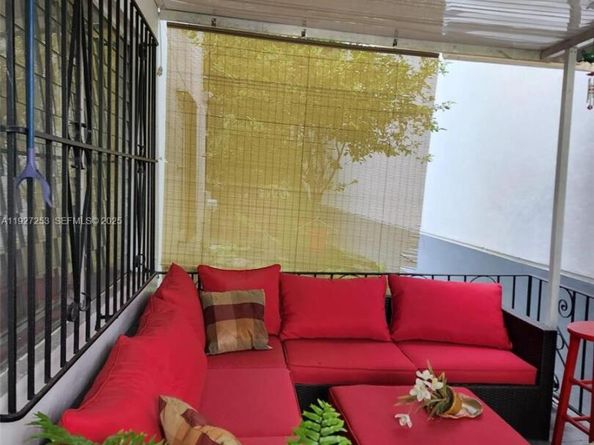 364 SW 11th St, Miami FL 33130