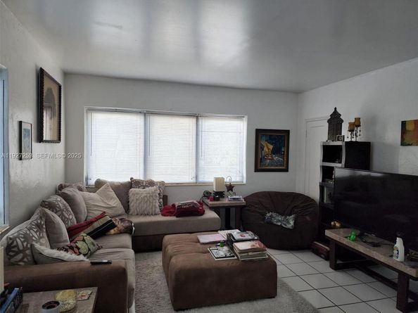 364 SW 11th St, Miami FL 33130