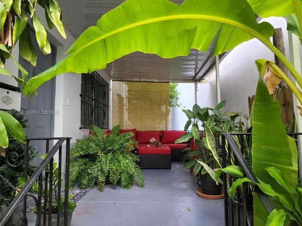 364 SW 11th St, Miami FL 33130