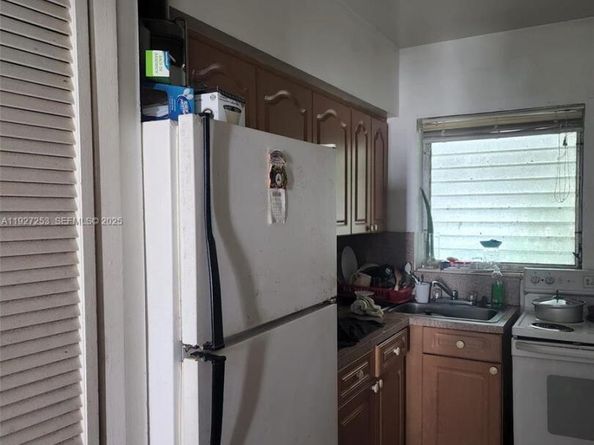 364 SW 11th St, Miami FL 33130