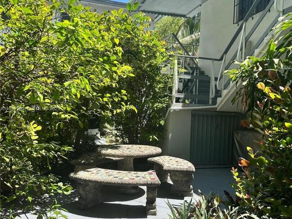 364 SW 11th St, Miami FL 33130