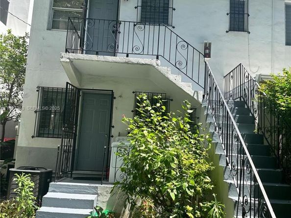 364 SW 11th St, Miami FL 33130