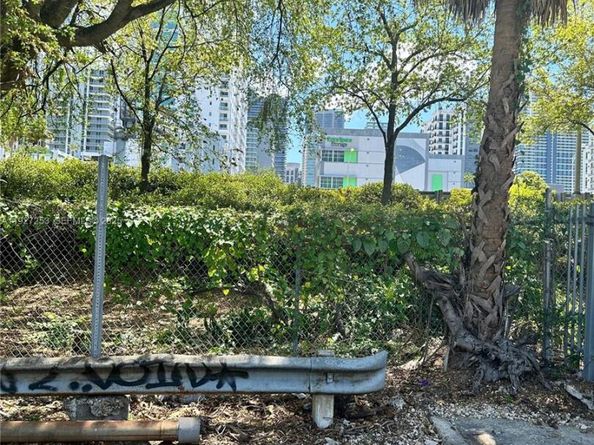 364 SW 11th St, Miami FL 33130