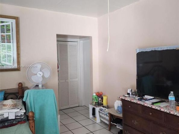 364 SW 11th St, Miami FL 33130