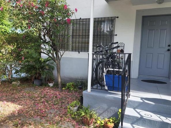 364 SW 11th St, Miami FL 33130