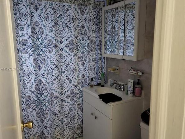 364 SW 11th St, Miami FL 33130