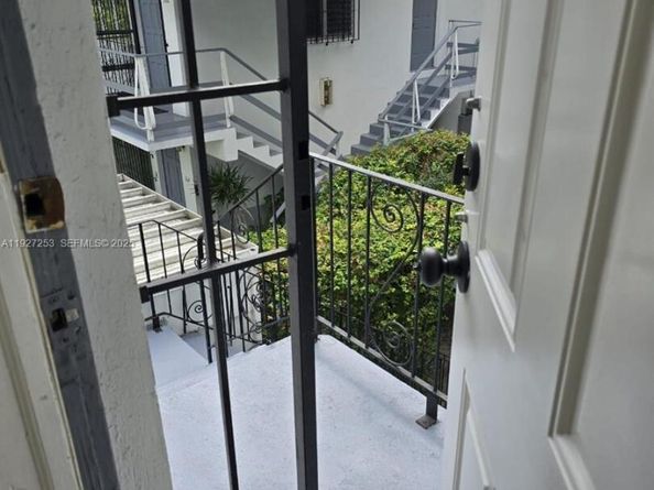 364 SW 11th St, Miami FL 33130