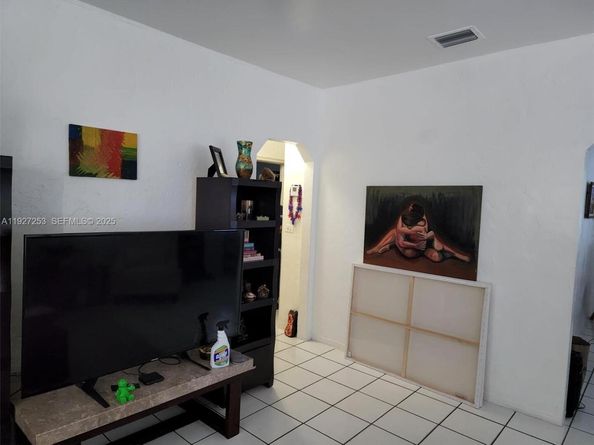 364 SW 11th St, Miami FL 33130