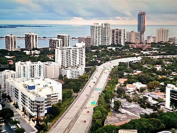 364 SW 11th St, Miami FL 33130