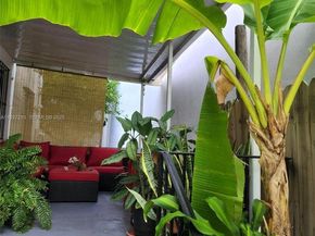 364 SW 11th St, Miami FL 33130