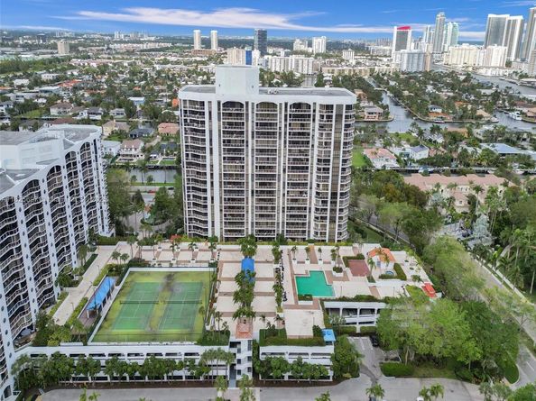 3640 Yacht Club Dr 1704, Aventura FL 33180