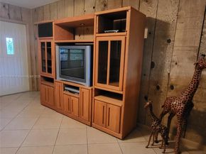 521 N 70th Way, Hollywood FL 33024