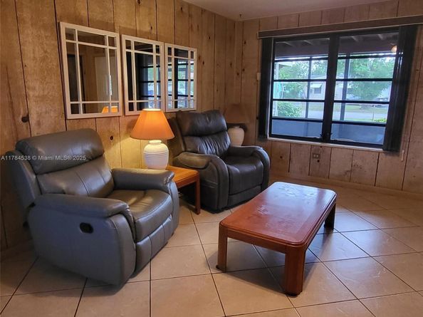 521 N 70th Way, Hollywood FL 33024
