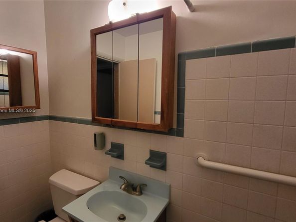 521 N 70th Way, Hollywood FL 33024