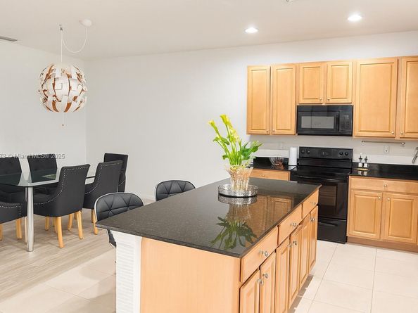 19316 NE 8th Ct, Miami FL 33179