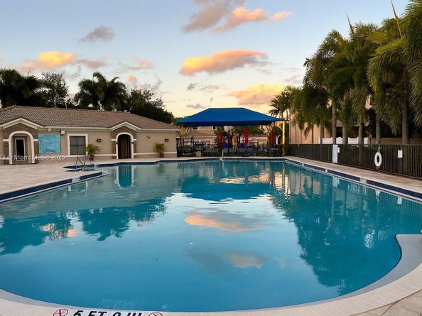 19316 NE 8th Ct, Miami FL 33179