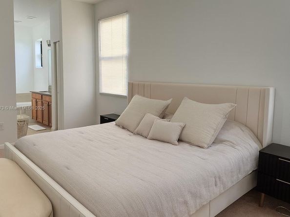 19316 NE 8th Ct, Miami FL 33179