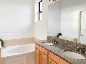 19316 NE 8th Ct, Miami FL 33179