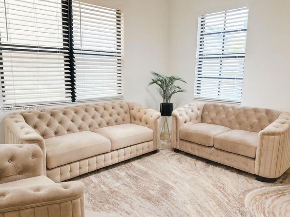 19316 NE 8th Ct, Miami FL 33179