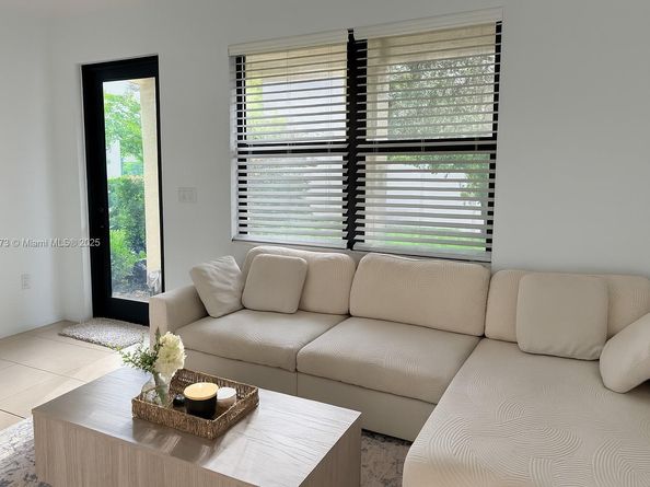 19316 NE 8th Ct, Miami FL 33179