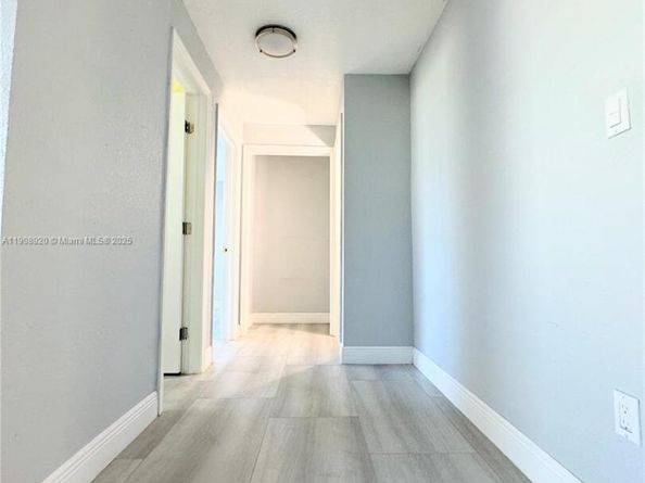 300 NW 28th Ct, Pompano Beach FL 33064