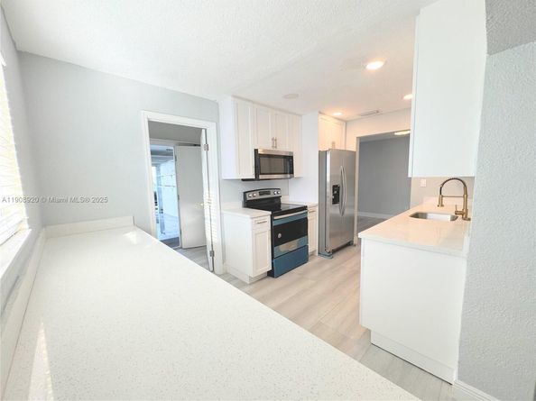 300 NW 28th Ct, Pompano Beach FL 33064