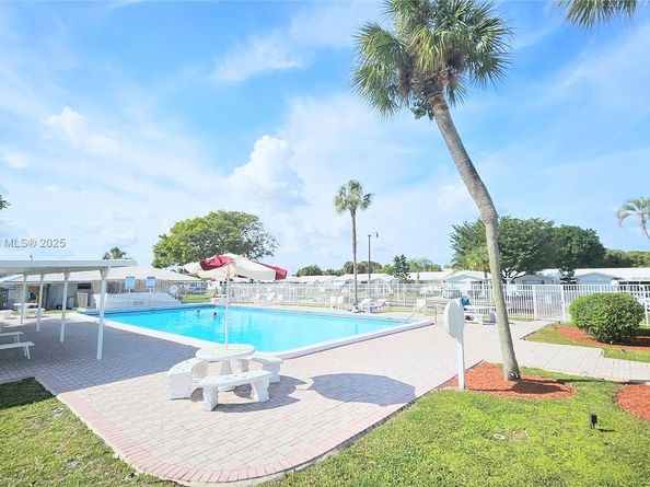 300 NW 28th Ct, Pompano Beach FL 33064