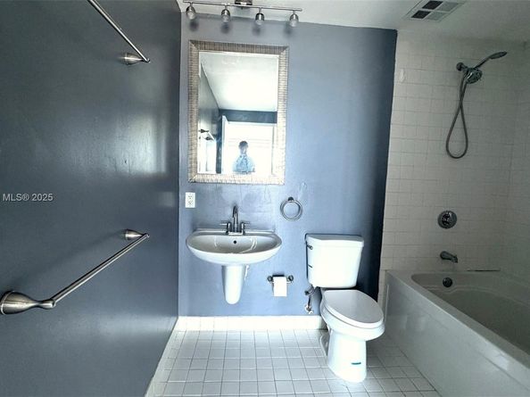 10 SW South River Dr 811, Miami FL 33130