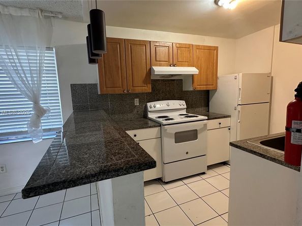2138 SW 6th St 102, Miami FL 33135