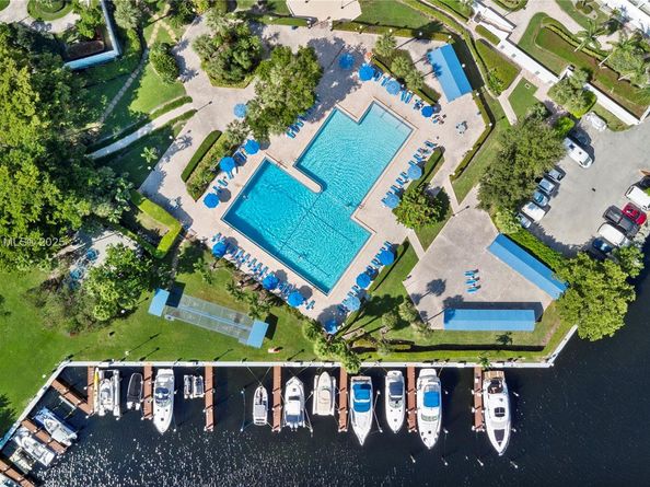 600 Three Islands Blvd 920, Hallandale Beach FL 33009