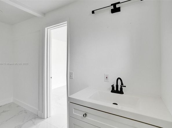 265 NW 135th St, North Miami FL 33168