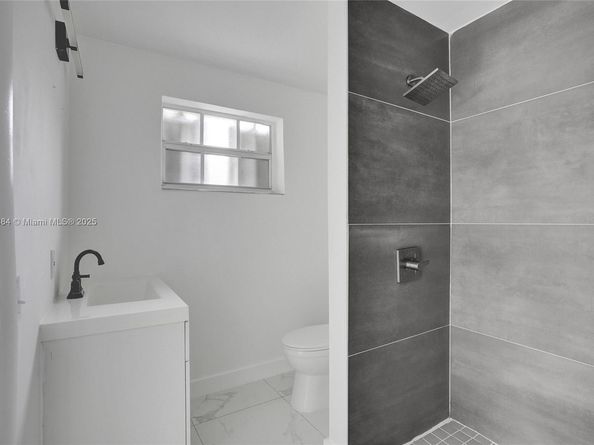 265 NW 135th St, North Miami FL 33168