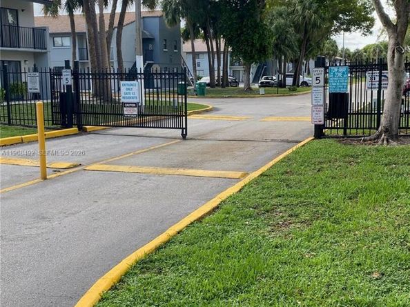 7030 NW 179th St 205, Hialeah FL 33015