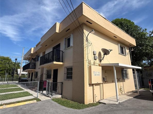 502 SW 13th Ave, Miami FL 33135