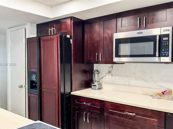 1060 Crystal Lake Dr 401, Deerfield Beach FL 33064