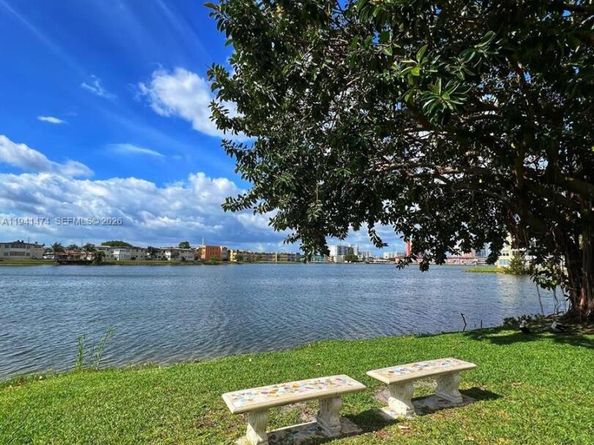 1670 NE 191st St 4033, Miami FL 33179