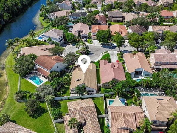 211 Cameron Ct, Weston FL 33326