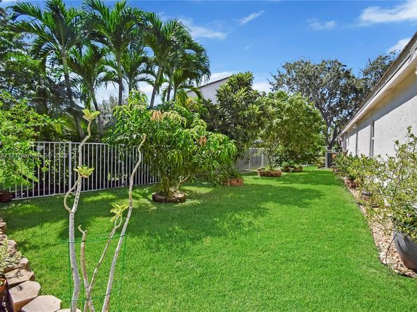 211 Cameron Ct, Weston FL 33326