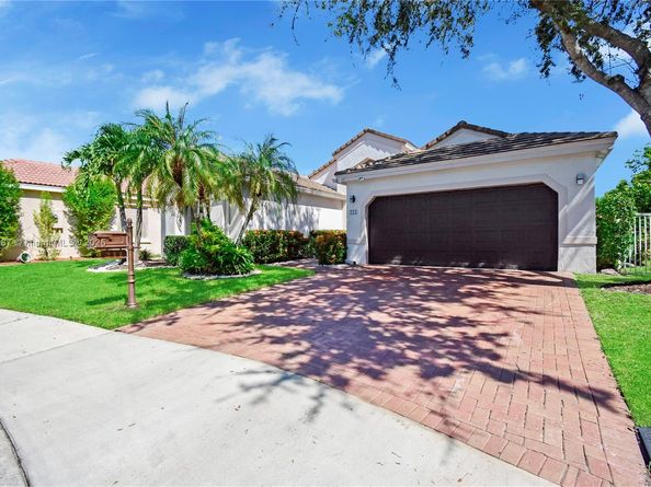 211 Cameron Ct, Weston FL 33326